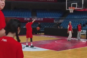 当你在球场遇见前任....